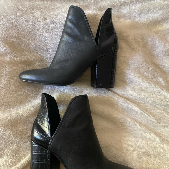 Black Steve Madden booties - Picture 3 of 4